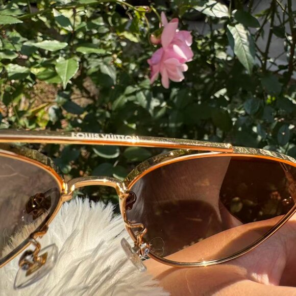 LV sunglasses main image 8
